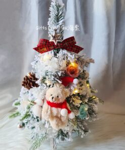Christmas Tree with Preserved Blooms 1