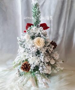 Christmas Tree with Preserved Blooms 3