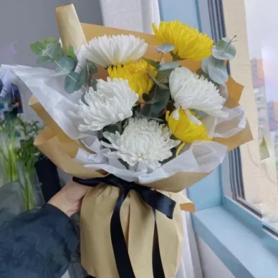 floral therapy brightening moods with the gift of flowers